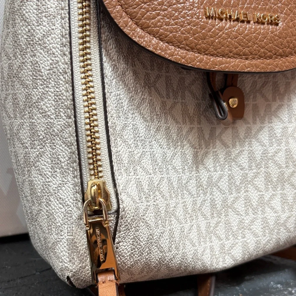 Michael Kors MK XS Viv Pebble Leather Convertible Backpack Crossbody